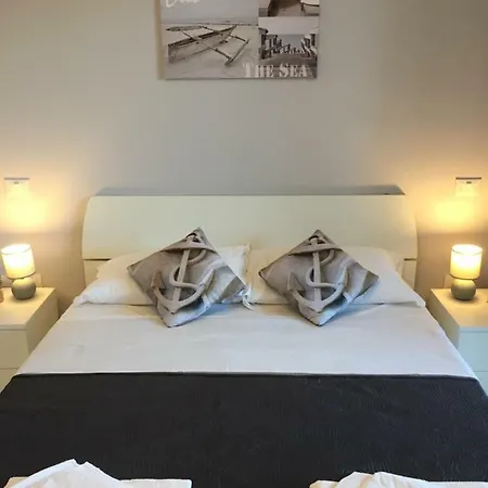 Le Domus Lovely Apartament Quartu SantʼElena